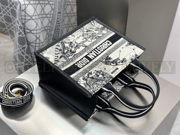 디올 조디악 자수 북 토트 스트랩백