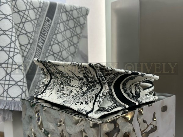 디올 조디악 자수  북 토트백 스몰