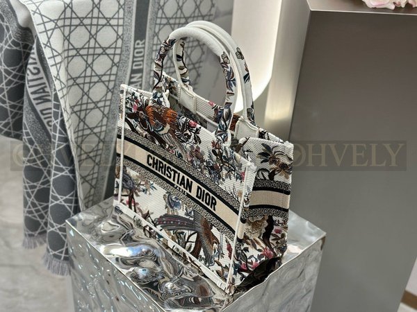 디올 쟈뎅 디베르 자수 북 토트백 스몰