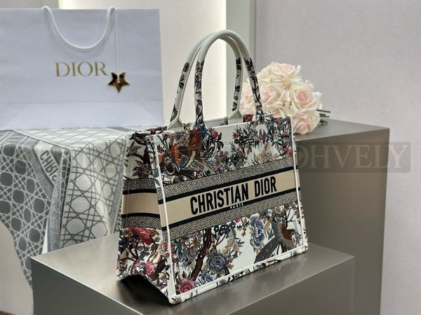 디올 자뎅 디베르 자수 북 토트백 미디움