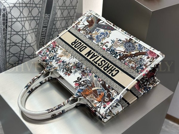 디올 자뎅 디베르 자수 북 토트백 미디움