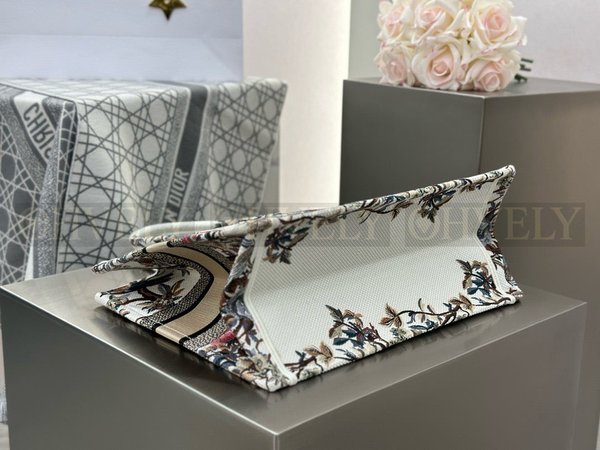 디올 자뎅 디베르 자수 북 토트백 미디움