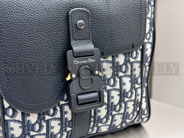 디올 오블리크 새들 플랩 백팩