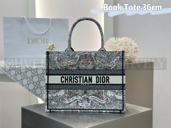 디올 어라운드 더 월드 모티프 자수 북 토트백 미디움