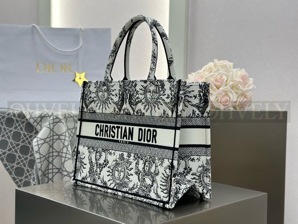 디올 쏠레이 자수 네이비 북 토트백 미디움