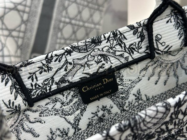 디올 쏠레이 자수 네이비 북 토트백 미디움