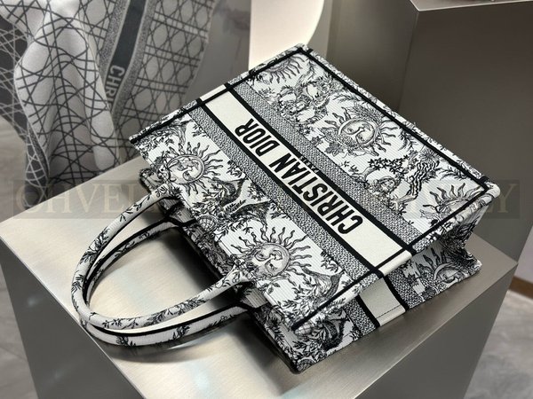 디올 쏠레이 자수 네이비 북 토트백 미디움