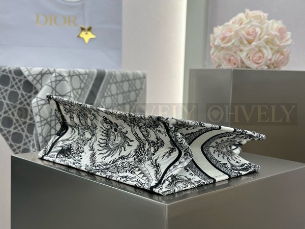 디올 쏠레이 자수 네이비 북 토트백 미디움