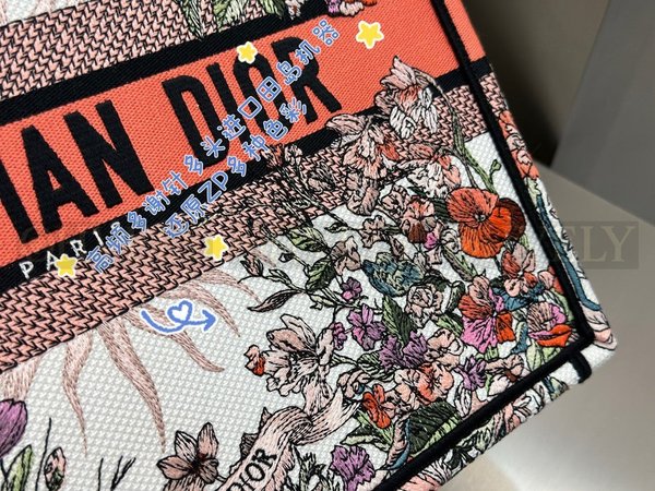 디올 쎄종 쏠레이 자수 북 토트백 미디움