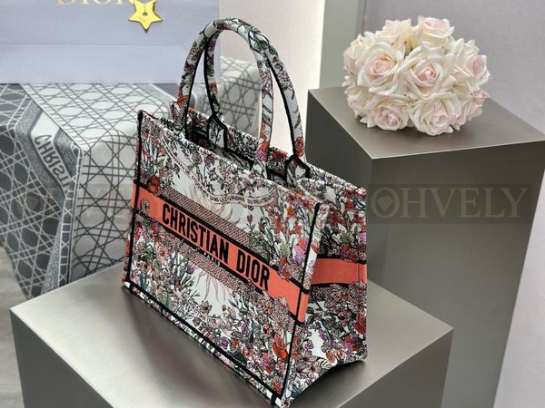 디올 쎄종 쏠레이 자수 북 토트백 미디움