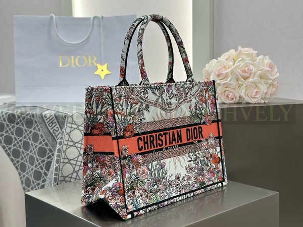 디올 쎄종 쏠레이 자수 북 토트백 미디움