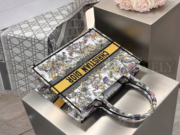 디올 샹동 옐로우 자수 북 토트백 미디움