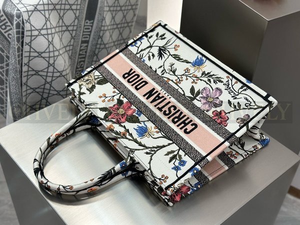 디올 빈티지 플라워 화이트 자수 북 토트백 미디움