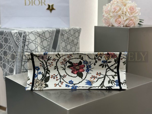 디올 빈티지 플라워 화이트 자수 북 토트백 미디움