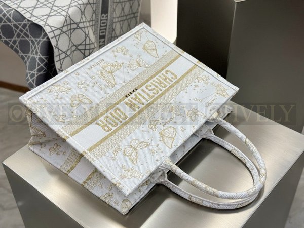 디올 버터플라이 조디악 자수 골드 북 토트백 미디움