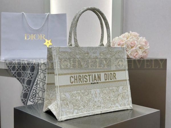 디올 버터플라이 어라운드 더 월드 골드 북토트백 미디움