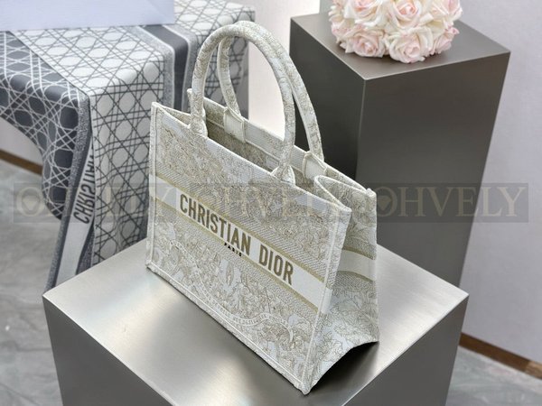 디올 버터플라이 어라운드 더 월드 골드 북토트백 미디움