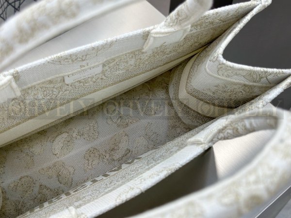 디올 버터플라이 어라운드 더 월드 골드 북토트백 미디움