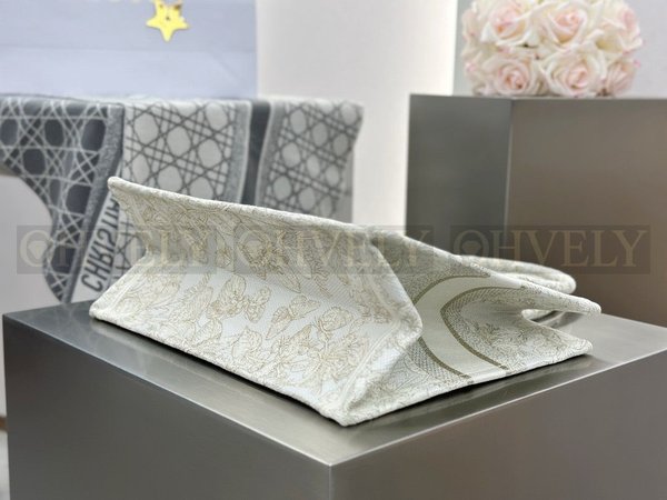 디올 버터플라이 어라운드 더 월드 골드 북토트백 미디움