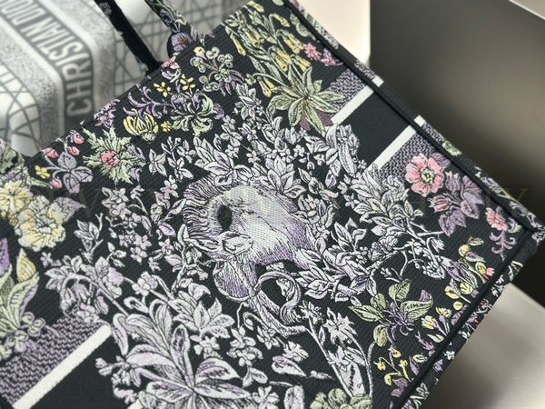 디올 밀레피오리 유니콘 자수 북 토트백 미디움