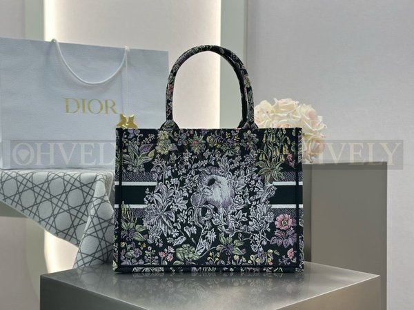 디올 밀레피오리 유니콘 자수 북 토트백 미디움