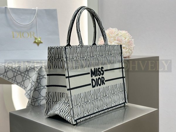 디올 미스 디올 울오버 북 토트백 미디움
