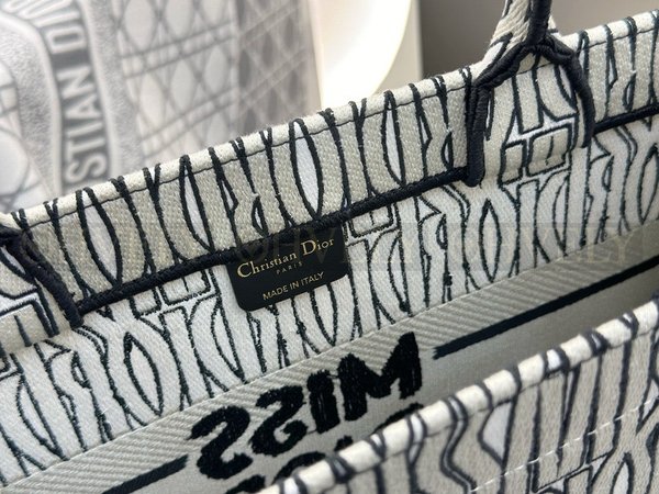 디올 미스 디올 울오버 북 토트백 미디움