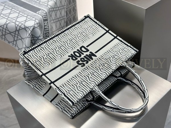 디올 미스 디올 울오버 북 토트백 미디움