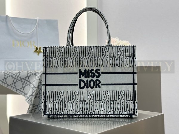 디올 미스 디올 울오버 북 토트백 미디움