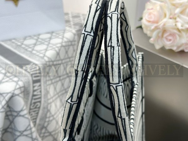 디올 미스 디올 울오버 북 토트백 미디움