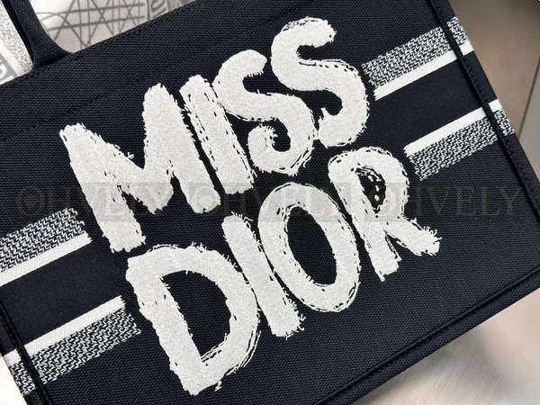 디올 미스 디올 북 토트백 미디움