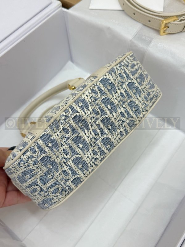 디올 라피아 데님  디 바이브 이스트웨스트 나노 백