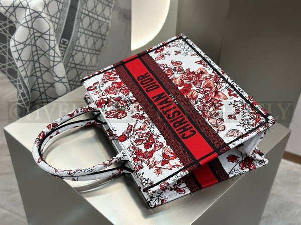 디올 디오라마르 자수 북토트백 미디움