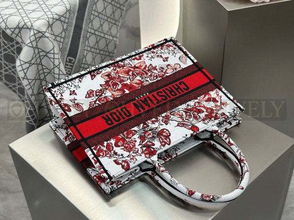 디올 디오라마르 자수 북토트백 미디움