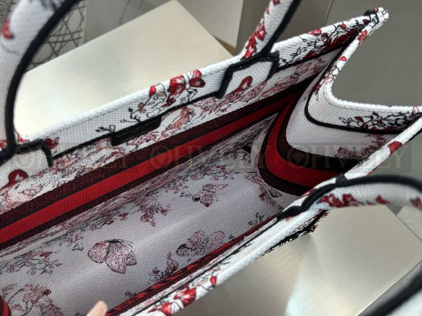 디올 디오라마르 자수 북토트백 미디움