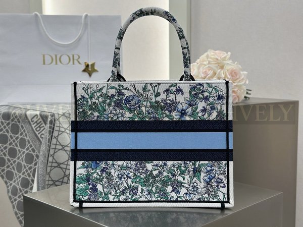 디올 디 플로럴 자수 북 토트백 미디움