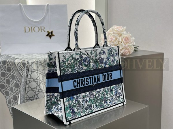 디올 디 플로럴 자수 북 토트백 미디움