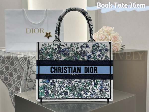 디올 디 플로럴 자수 북 토트백 미디움