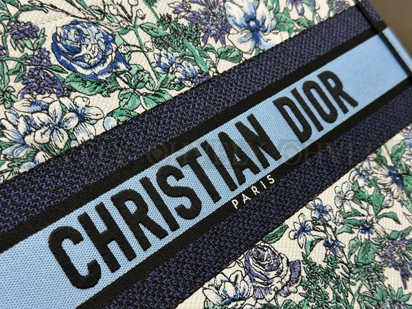 디올 디 플로럴 자수 북 토트백 미디움