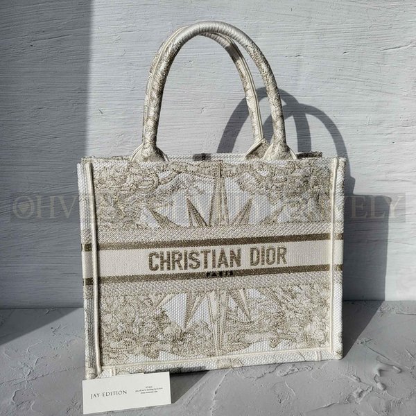 디올 골드 메탈릭 스레드 북 토트백 스몰