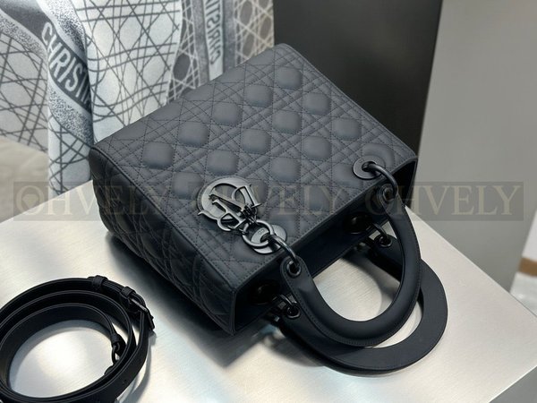 디올 울트라 매트 레이디백 미디움