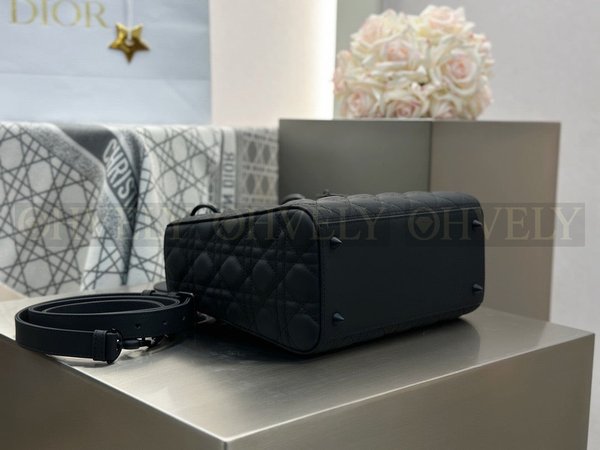 디올 울트라 매트 레이디백 미디움