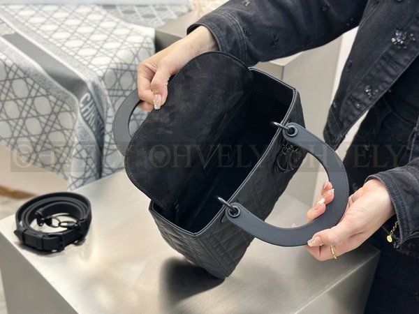 디올 울트라 매트 레이디백 미디움