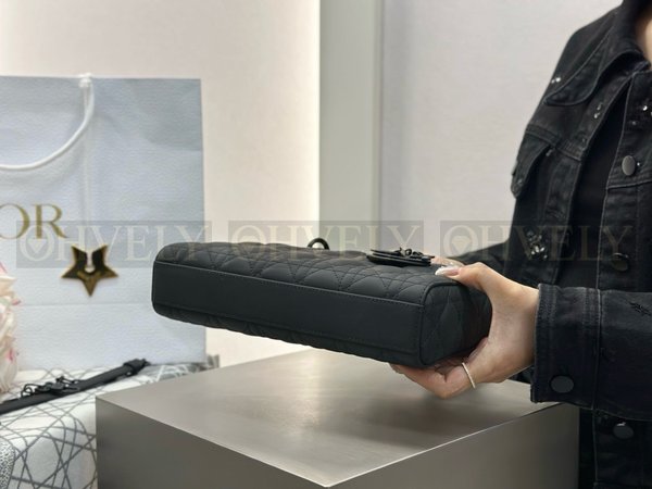 디올 울트라 매트 디조이백 미디움