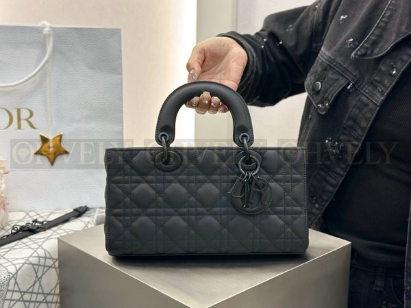 디올 울트라 매트 디조이백 미디움