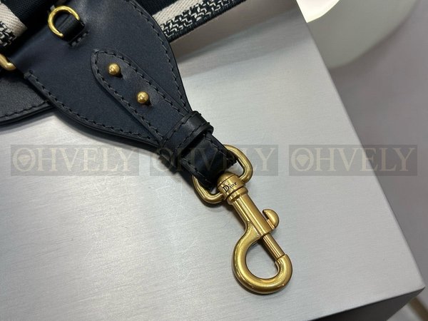 디올 오블리크 자수 스트랩