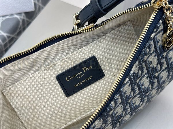 디올 오블리크 CD 라운지 백