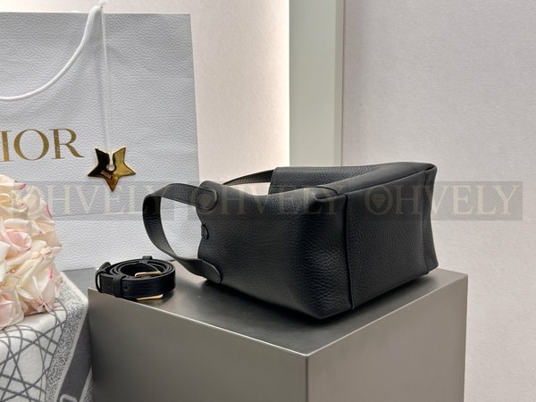 디올 시그니처 그레인 버킷백 스몰