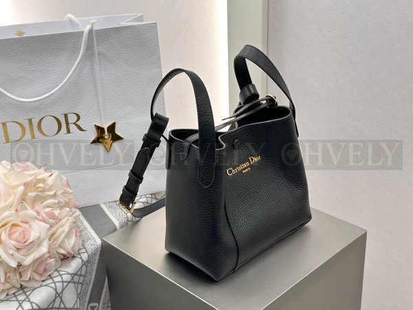 디올 시그니처 그레인 버킷백 스몰