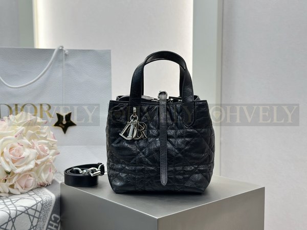 디올 매크로까나쥬 크링클 버티컬 뚜주흐백 스몰